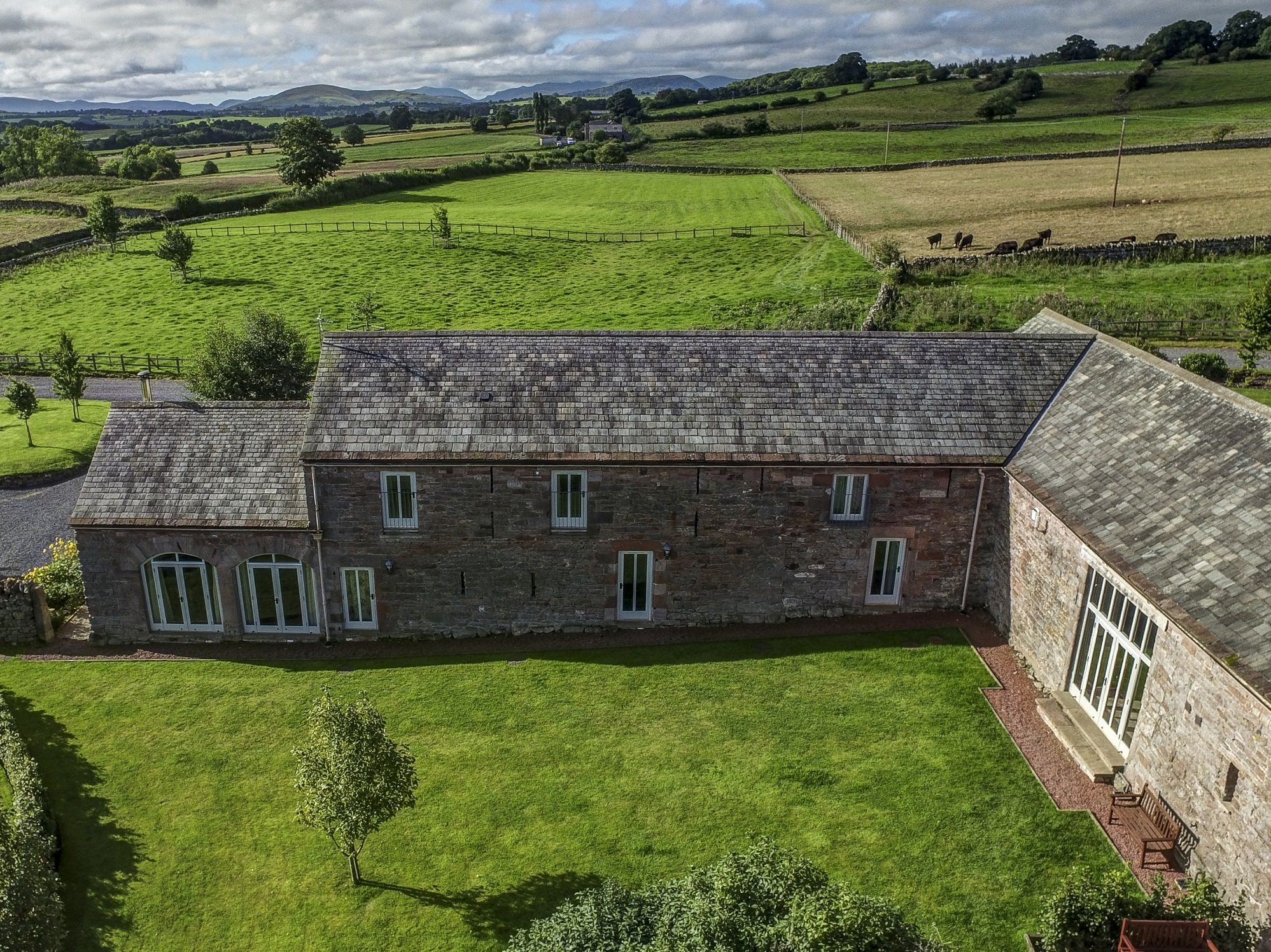 Riverain Coach House families welcome dogs welcome self catering holiday cottage with enclosed private exclusive use gardens and parking