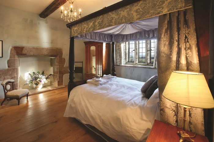 Bedrooms with four-posters
