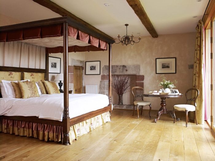 Bedrooms with four-posters