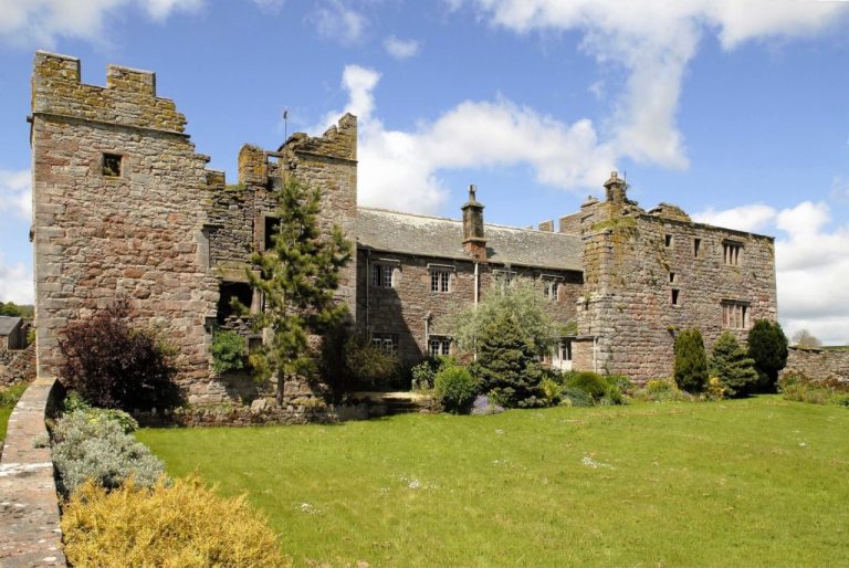 blencowe-hall-front-view-prior-to-restoration-historic-castle-cumbria-1024×685
