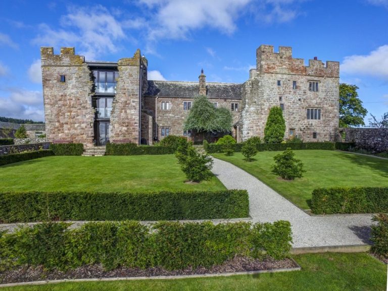 blencowe-hall-view-over-the-luxury-gardens-large-party-house-rental-1024×769