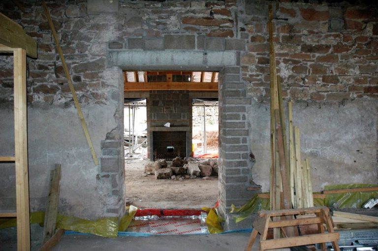 cazenovia-hall-gin-case-lounge-prior-to-restoration-holiday-homr-1024×680