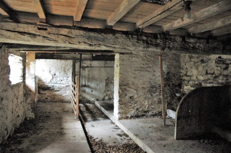 hause-hall-farm-rampsgill-bedroom-before-restoration-1024×680