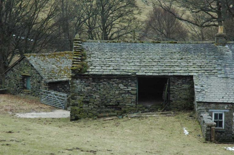 hause-hall-farm-rear-view-of-bank-barn-master-wing-before-restoration-1024×680