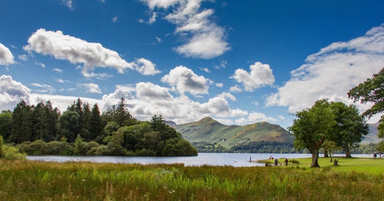 pony-trekking-idyllic-scene-of-derwentwater