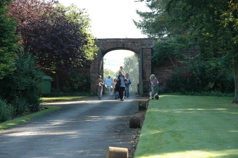 walks-from-melmerby-family-walking-through-the-archway