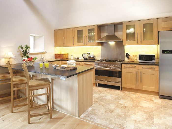 Galleried reception room and open plan kitchen