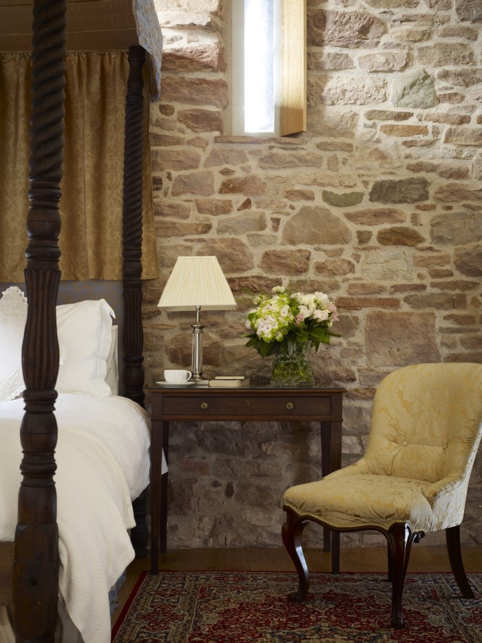 Four posters and castle views