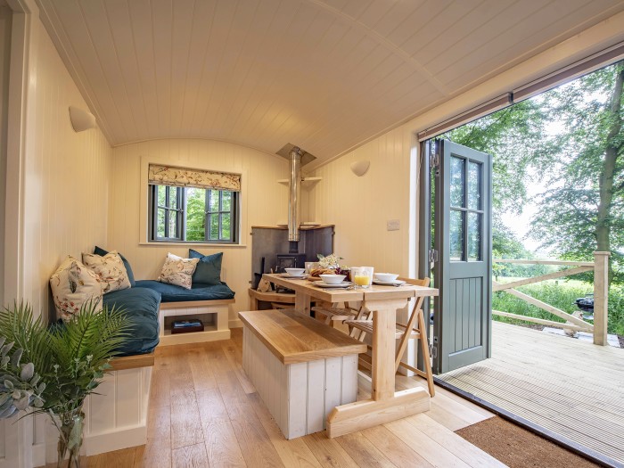 Relax and recharge in Cedar Retreat 