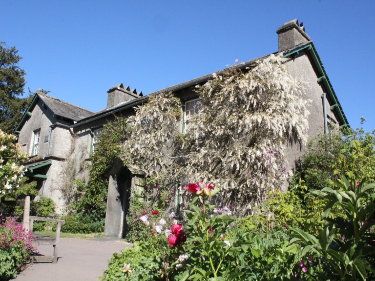 beatrix potter world building outside