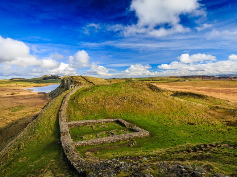 hadrians wall ruins sky horizon