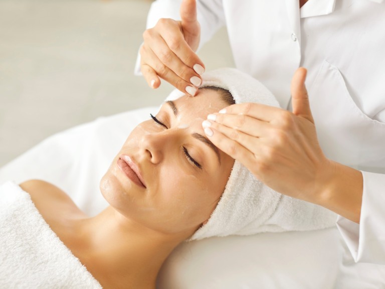 massage beauty icon forehead