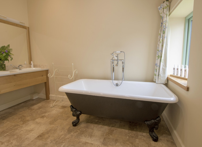 Bedrooms & bathrooms