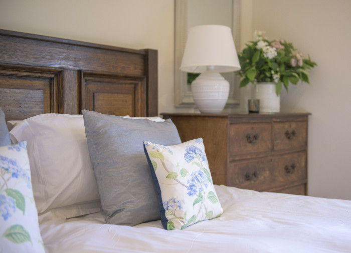 Bedrooms & bathrooms