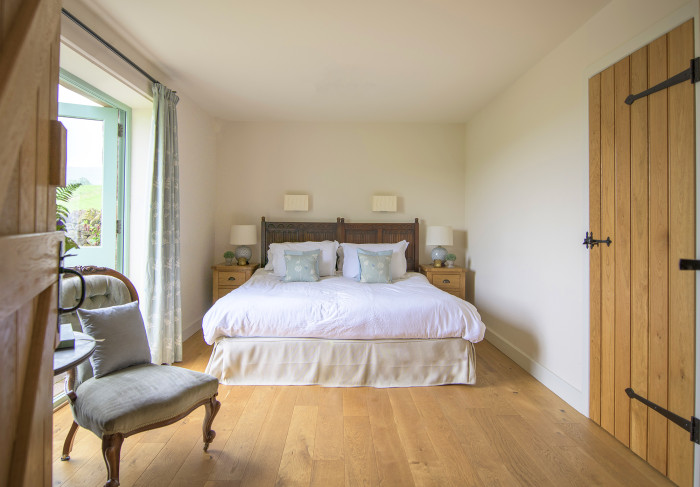 Bedrooms & bathrooms