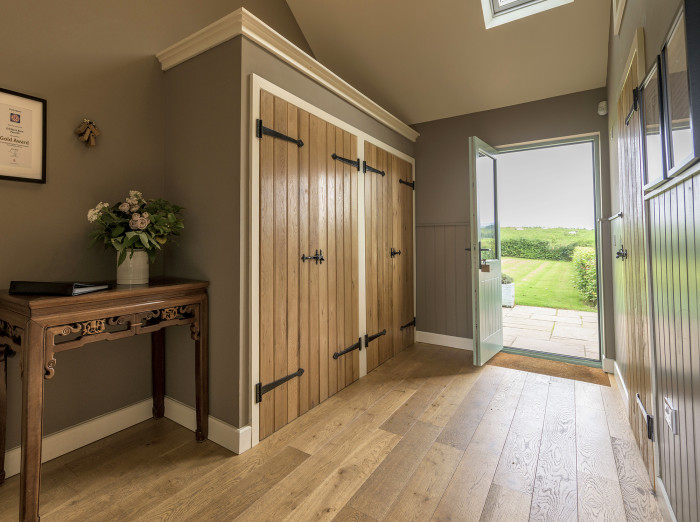 Spacious vaulted barn conversion