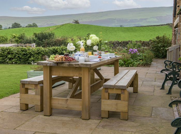 Spacious vaulted barn conversion