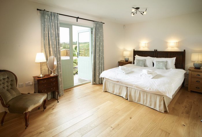 Bedrooms & bathrooms